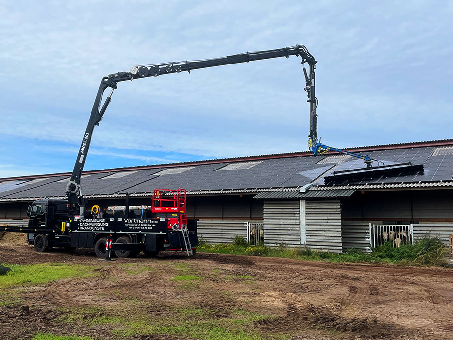 vortmann-photovoltakanlagen-und-dachreinigung-kran-reinigt