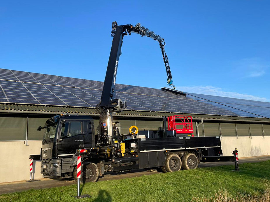 vortmann-photovoltakanlagen-und-dachreinigung-lkw-zum-reinigen-von-dach-und-pv-anlage